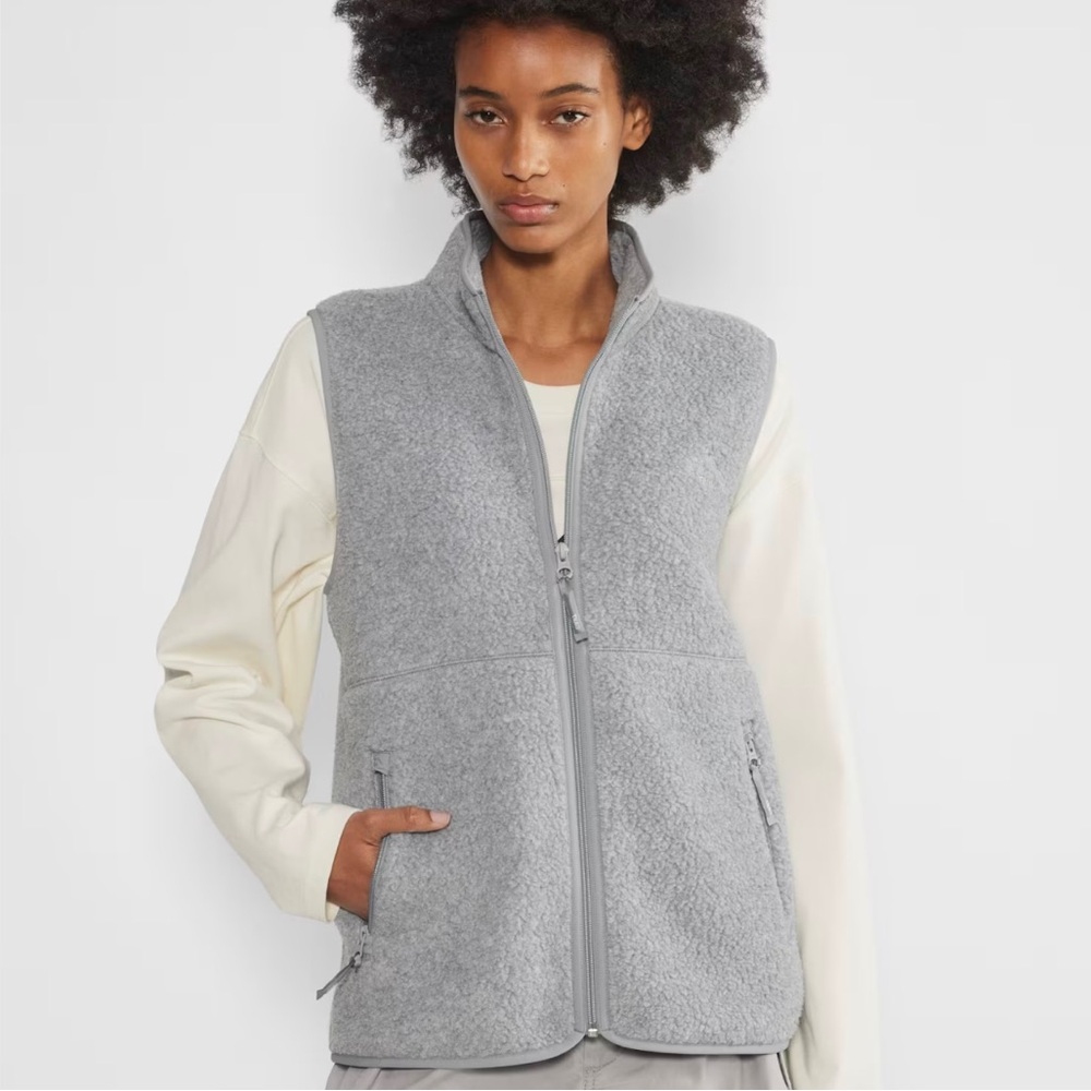 Aritzia TNA Polartec® Thermal Pro® Mockneck Vest in Heather Gray Size XXS - Picture 3 of 6